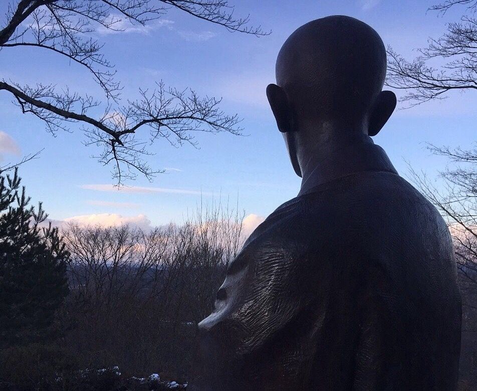 歌人 石川啄木の銅像…(岩山にて)
